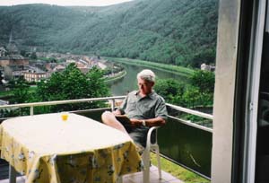 Op het balcon van Madame Didier, uitzicht op Monthermé