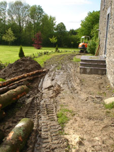 De zijtuin een puinhoop